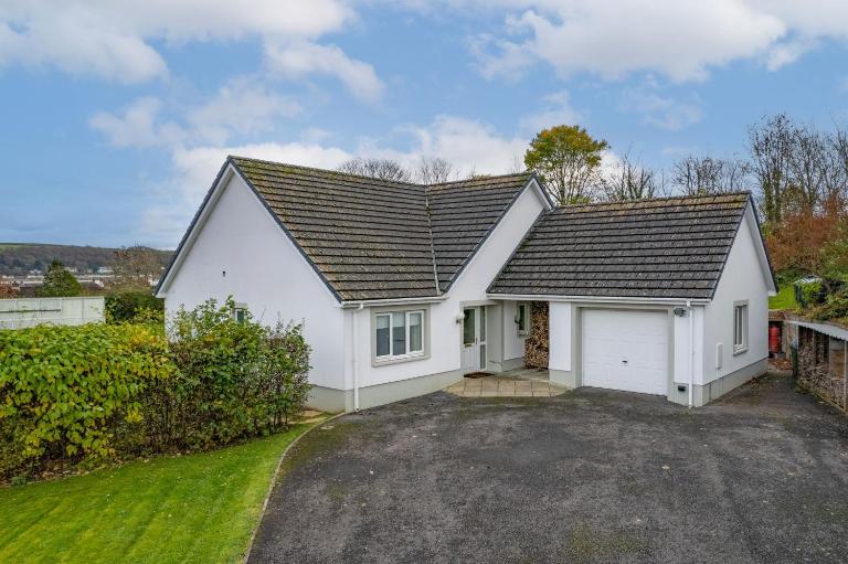 Llais Y Mor - large holiday home close to the beach - sleeps 8 - B&B Carmarthen