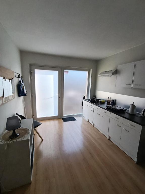 Airbn'BD - spacious and cozy studio with swimming pool - Chambres d'hôtes Mont-Saint-Guibert