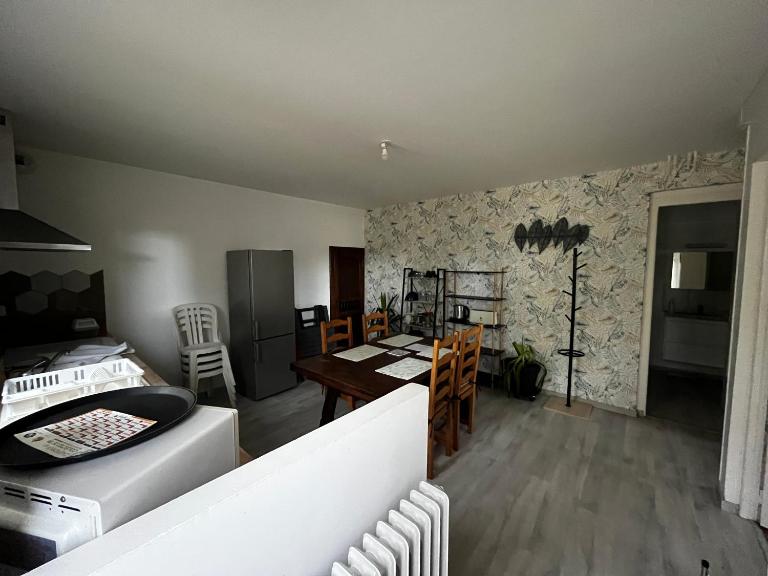 Logement sous maison habitée en face de la foret petite cour - Chambres d'hôtes Bagnoles-de-l'Orne