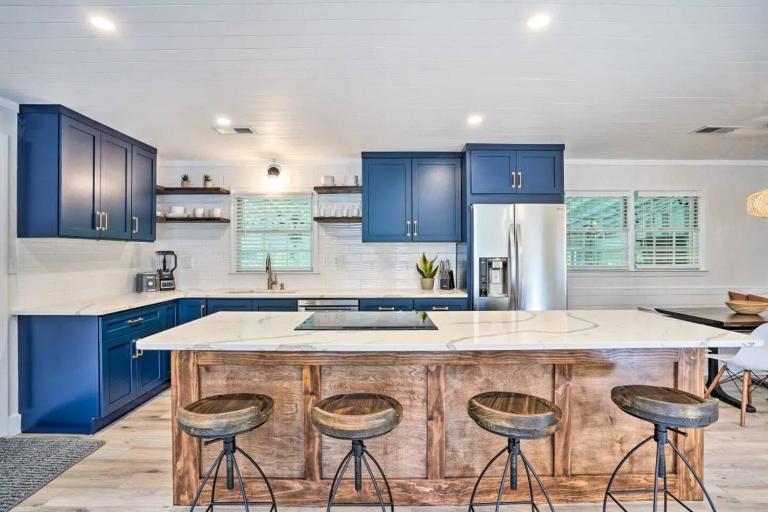 Walk to Dining, Coffee. Ping Pong, Bikes, Fire Pit - B&B Charleston