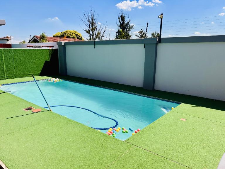 Zindiza Guesthouse - B&B Emalahleni