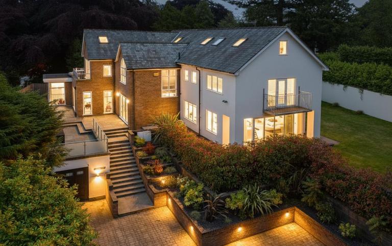 Luxury 8- bed Mansion in Prestigious Alderley Edge - B&B Alderley Edge