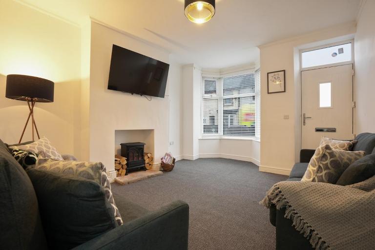 3 Bed Stylish House - Hillsborough - Great for Contractors & Groups - Hosted by StayHostSave - B&B Langley
