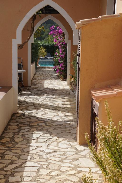 Casa Capelletes - Mediterranean Mountain Villa - B&B Bolulla