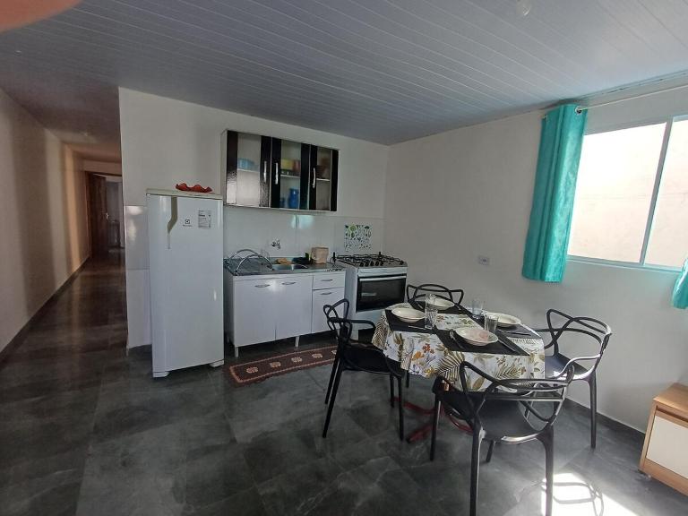 Casa simples a 375 mts da praia - Ferienwohnung Matinhos
