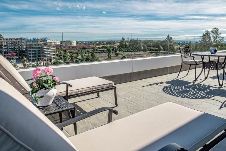 JG3.6B- Luxury Penthouse with Spacious Balcony - B&B Marbella