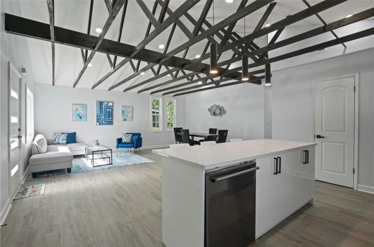 Spacious & Cozy 3-Bedroom Home- The Blue Dream - Bed and Breakfast Riverdale