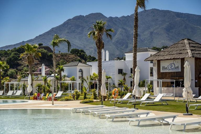 LAE23i- Modern apartment in Luxury urbanisation - B&B Estepona