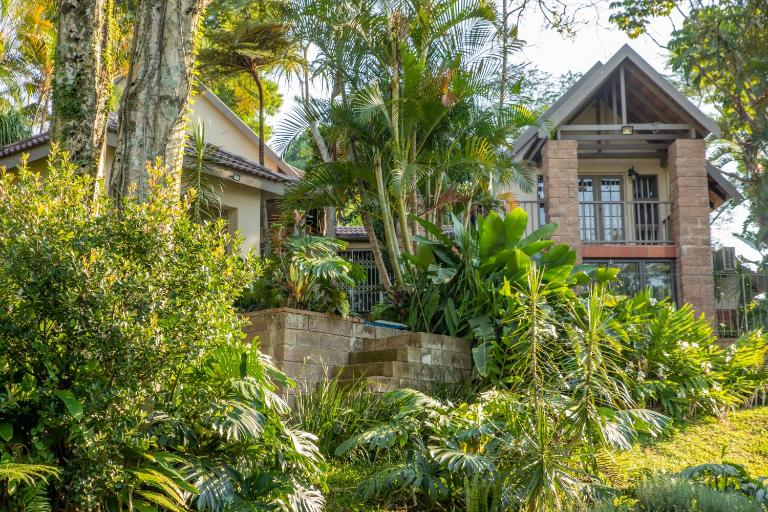 Black n Whyt Villa - Bed and Breakfast Kloof