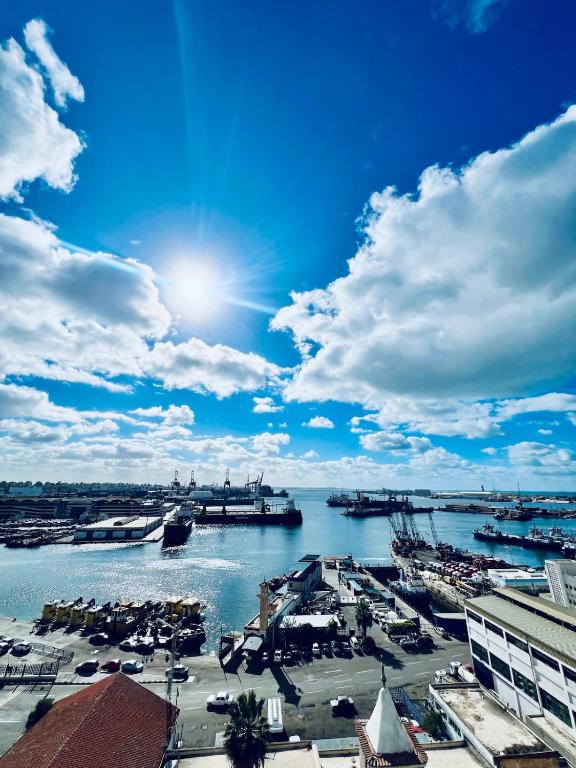 Luxury Apartment - 4BR - 2Baths - Sea View Balcony - B&B Alessandria d'Egitto
