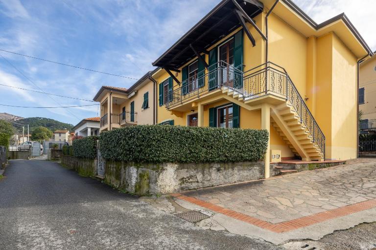 Appartamento Roberto-4 beds,AC - Chambres d'hôtes Santo Stefano di Magra