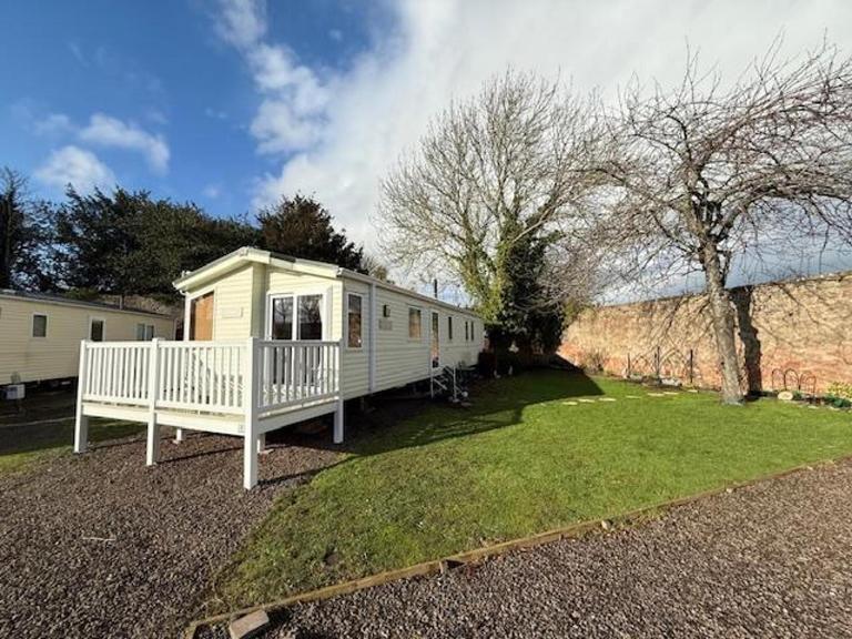 Cabin 6 sleeps 6 Patio Pets Edinburgh Festival - B&B Dunbar