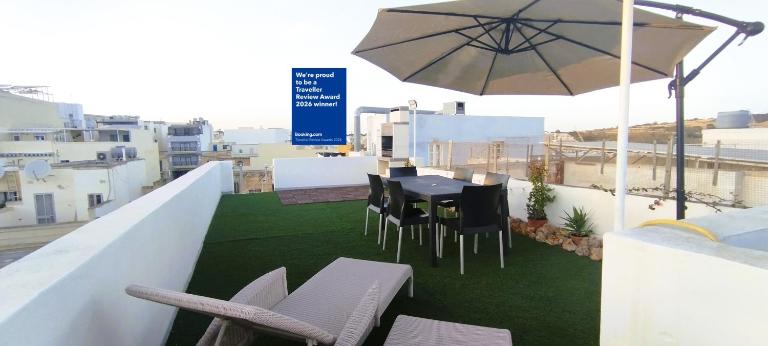 Charming Townhouse - Steps from Waterfront - B&B Marsaxlokk