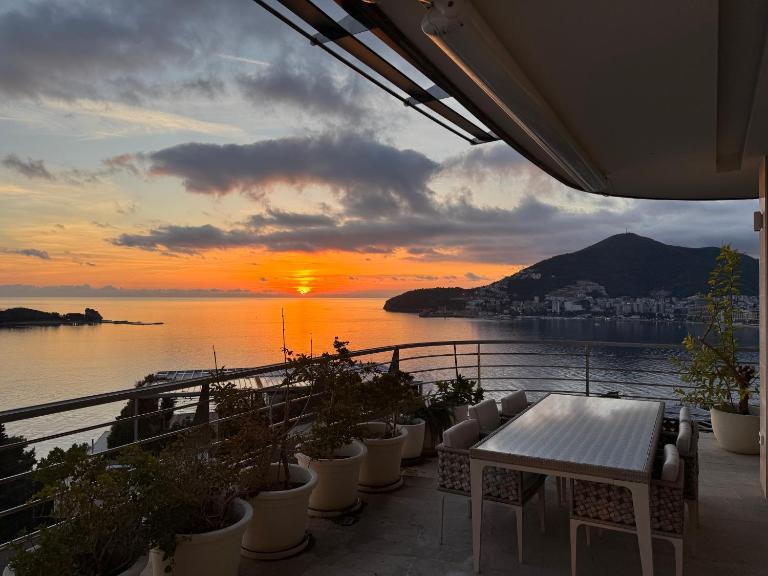 Exclusive Luxury Villa in Dukley Gardens - B&B Budua