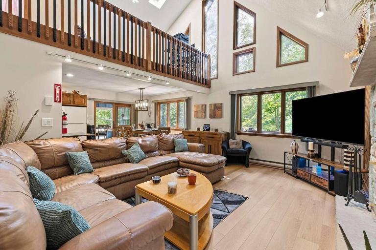 Pocono's Resort | Fire Pit, Jacuzzi, Winter Sport - B&B Lake Ariel