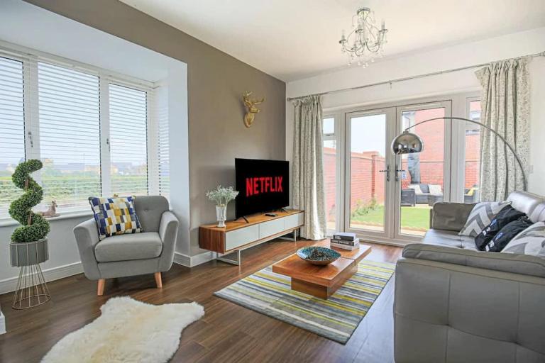 4 bed house in Milton Keynes - freeparking - wifi - B&B Calverton