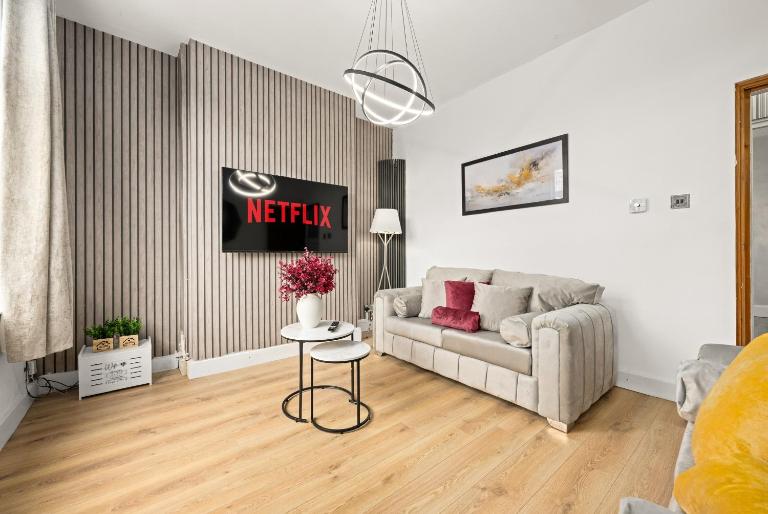Modern and Comfy 3 Bed Manchester Home near Etihad, Coop Live Arena and Manchester City Centre - B&B Mánchester