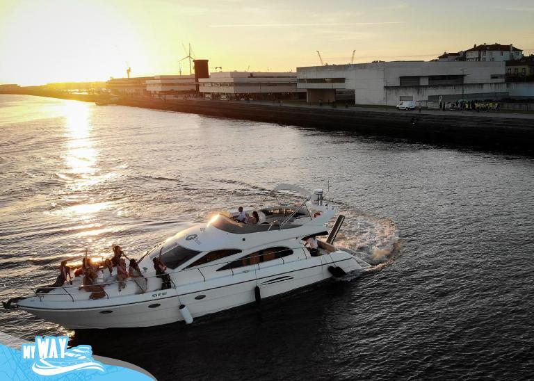 Barco no Coração da Cidade - Iate de 5 estrelas - B&B Viana do Castelo