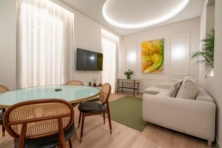 R14 –Deluxe Style Trendiest location in Malasaña - B&B Madrid