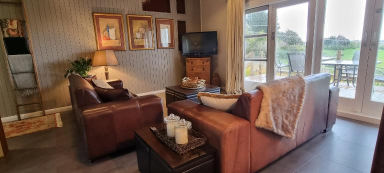 Wake up to stunning views and luxurious comfort - Ferienwohnung Palmerston North