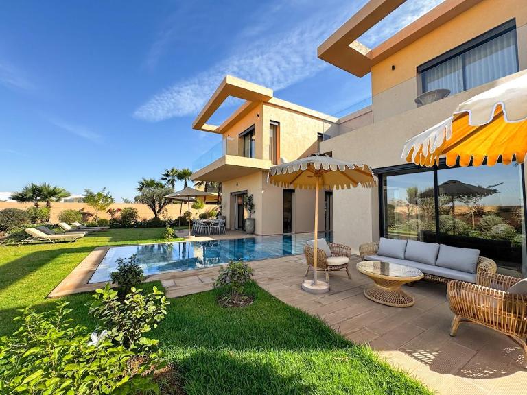 4-Suite Villa, Private Pool at Jade Garden - B&B El Rhechat