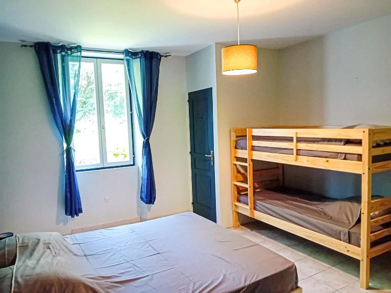 gîte à partager chambre pour 1 à 4 personnes - B&B Cruis