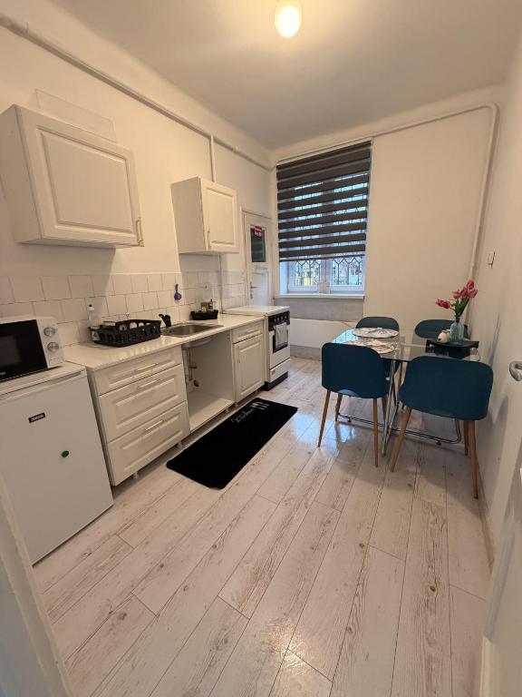 Downtown Apartman near City Center & Miskolc Plaza - B&B Miskolc