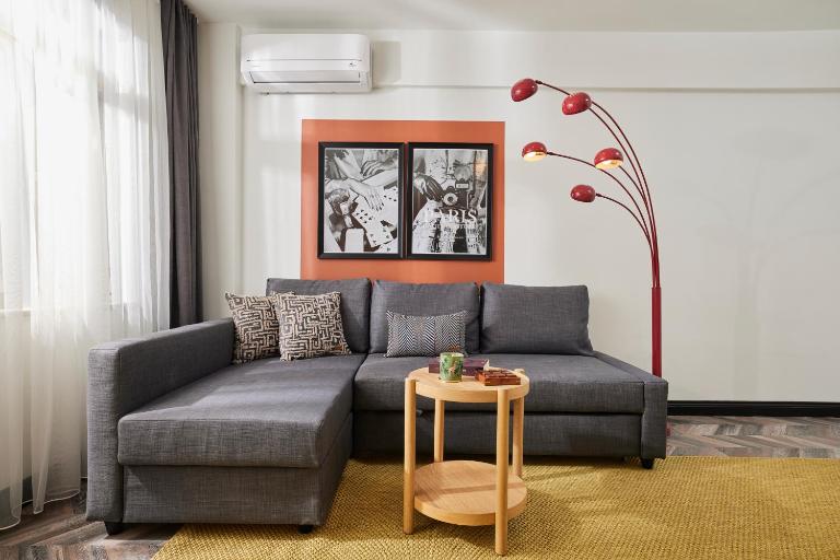 Bright & Modern 2-Bedroom Flat Near Metro - B&B Estambul