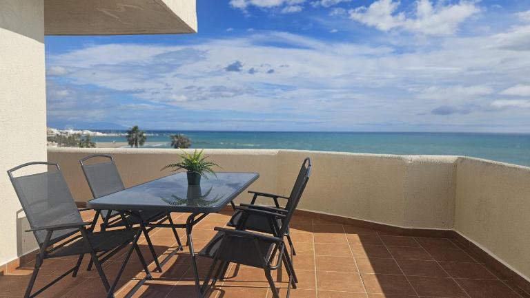 The Floating Terrace - Frontline Sea View Benalmadena - B&B Benalmádena