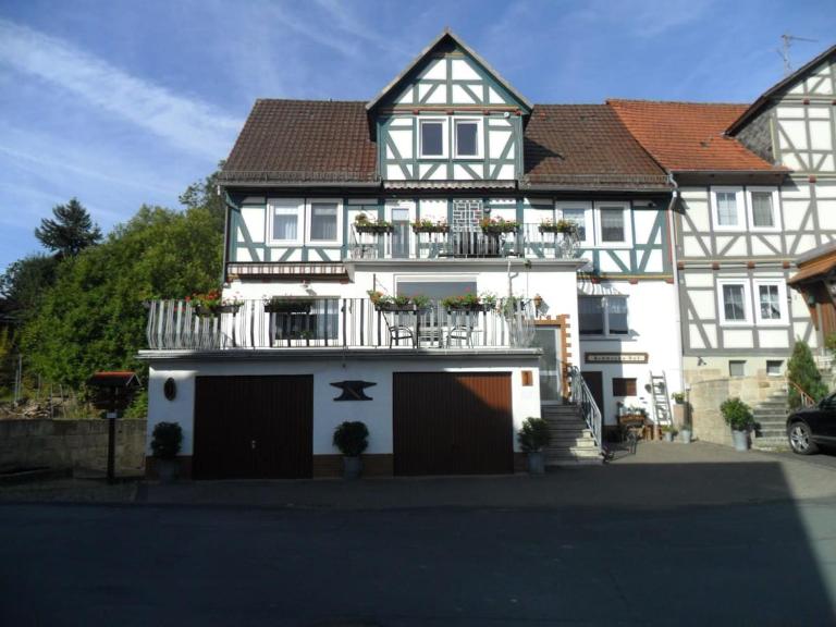 Ruime vakantiewoning met 4 slaapkamers voor max 9 personen - B&B Spangenberg