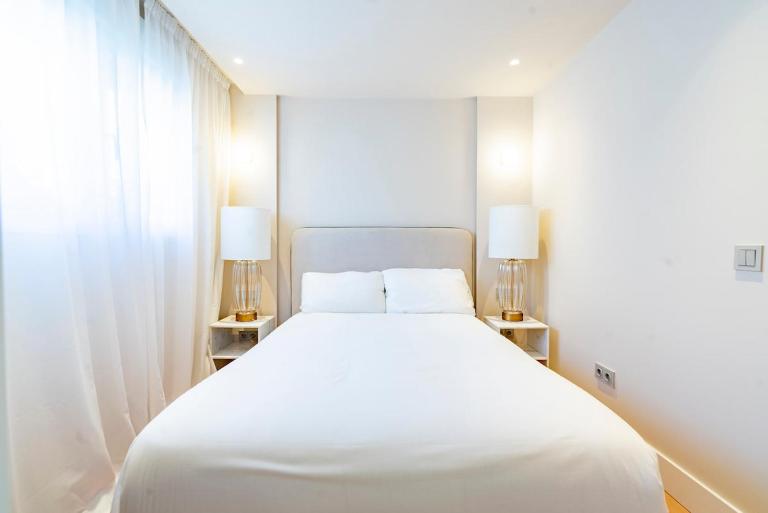 New Luxury House Madrid 4 Bd 4 Bth - B&B Madrid