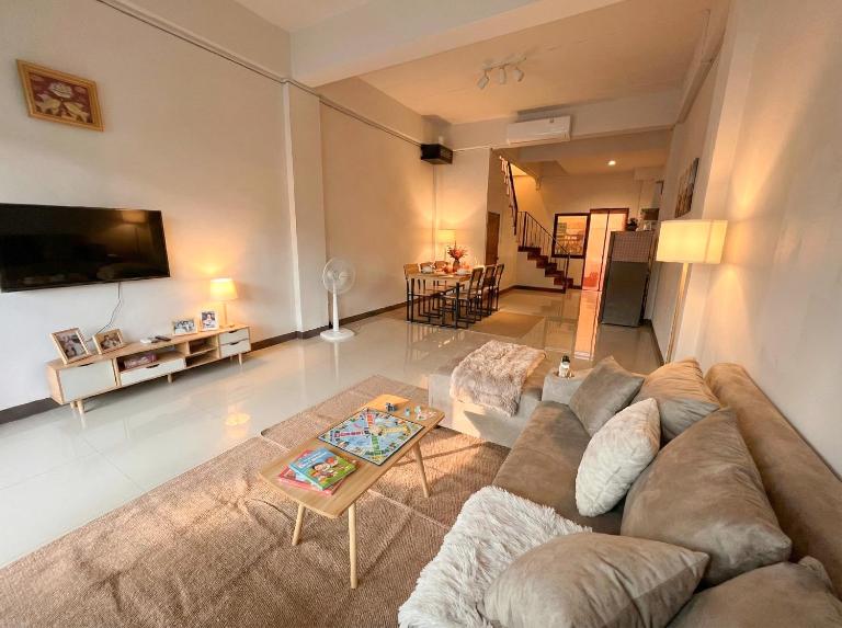 บ้านเงินวัวลาย BaanNgern Wualai Townhouse - B&B Chiang Mai