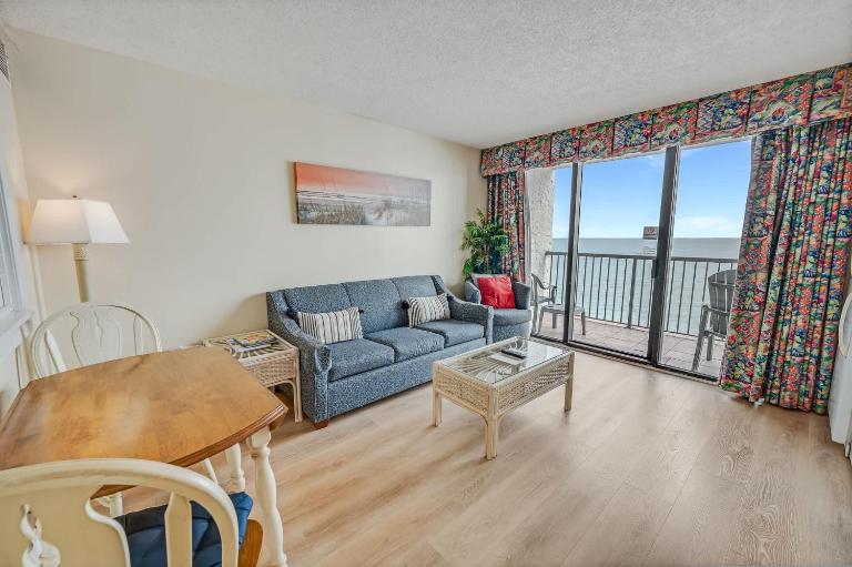 NEW Upscale1BR Direct Oceanfront View,King,Pools - Chambres d'hôtes Myrtle Beach