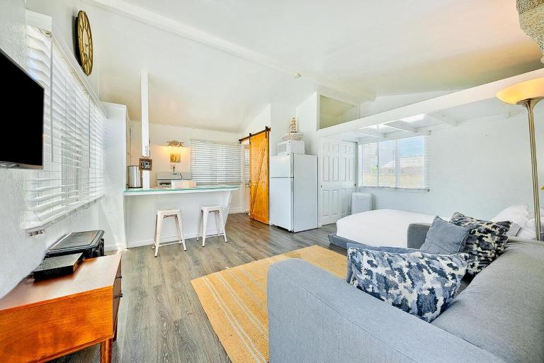 Beach Break by Coastline Vacation Rentals - B&B San Diego