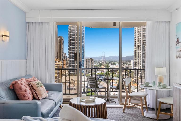 Ocean-View Studio Prime Central Location by Cavill - B&B Gold Coast