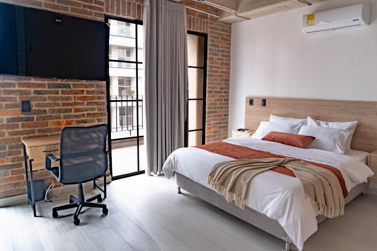 Brand New Premium Apartment with Large Balcony - Chambres d'hôtes Medellín