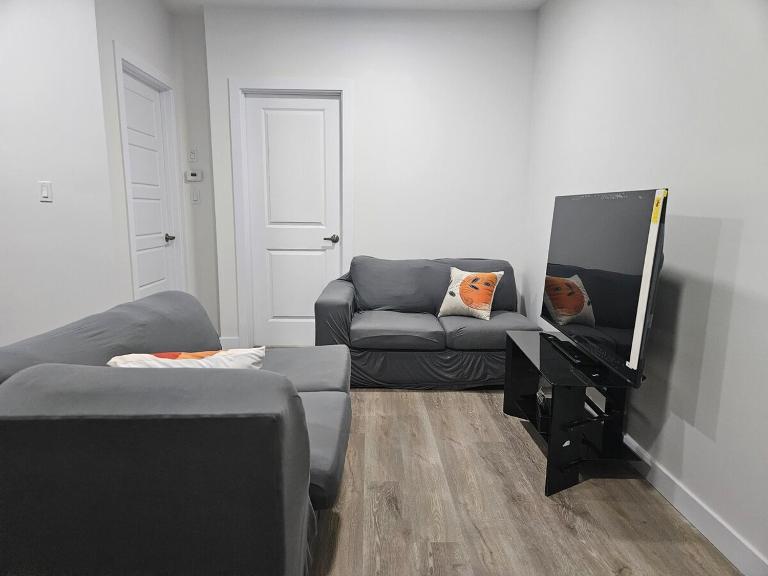 Your home away from home comfortable, and calm, - B&B Edmonton