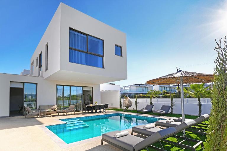 Princess Anne Luxury Villa - Large Pool - Chambres d'hôtes Protaras