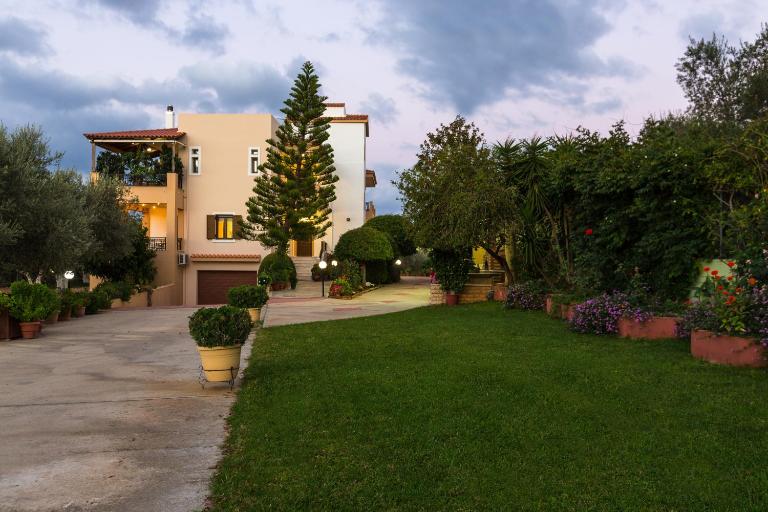 Eleonas Apartments - B&B Prinés