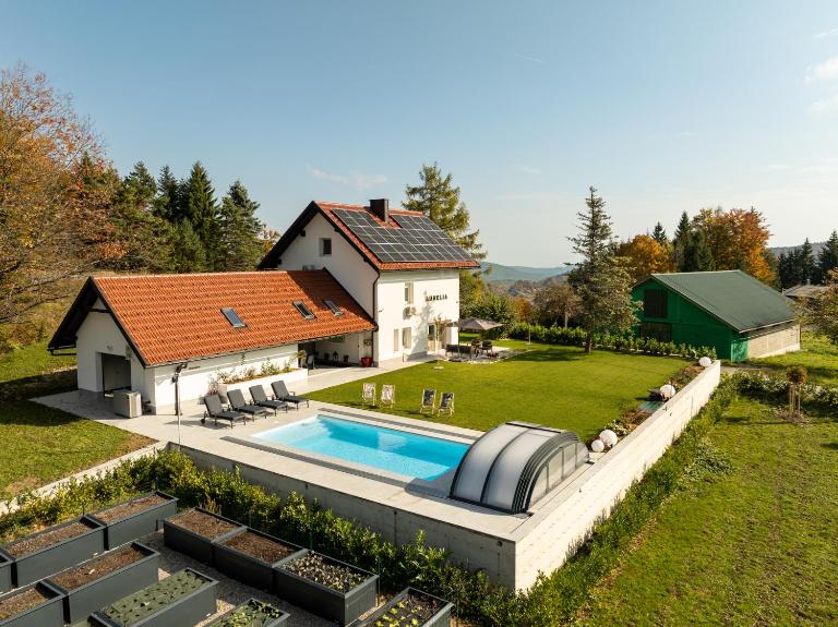 Villa Aurelia with Heated Pool, Sauna & Wellness in Gorski Kotar - Ferienwohnung Vrbovsko