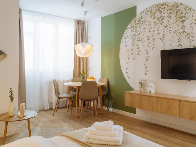 Lunaria Apartment near National Arena & Mega Mall - Bed and Breakfast Boekarest
