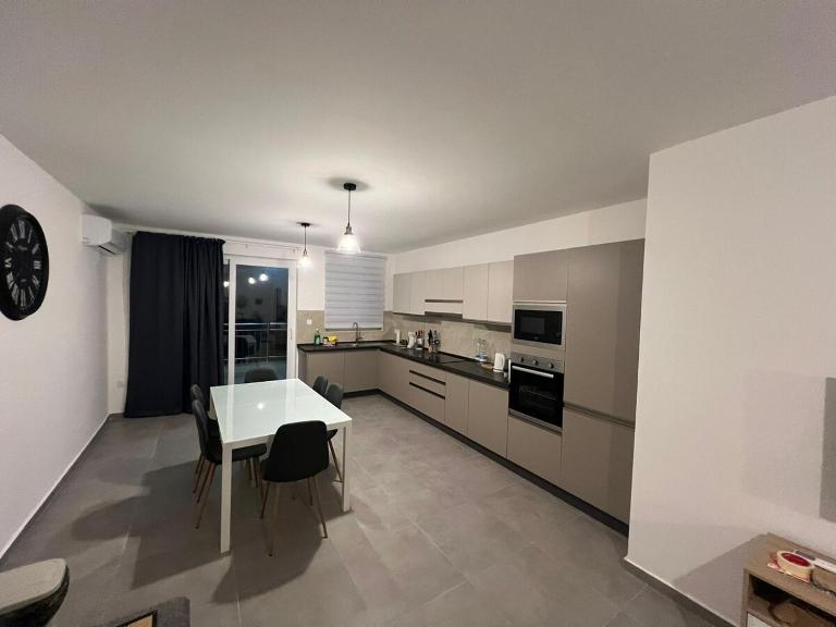 Stylish 3 Bedroom Apartment in Saint Paul Bay - B&B San Pawl il-Bahar
