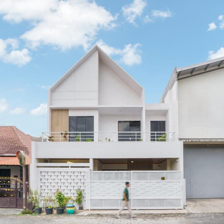 Sierra Villa Malang - PrivatePool - 4 BR AC - B&B Ngadipuro Lor