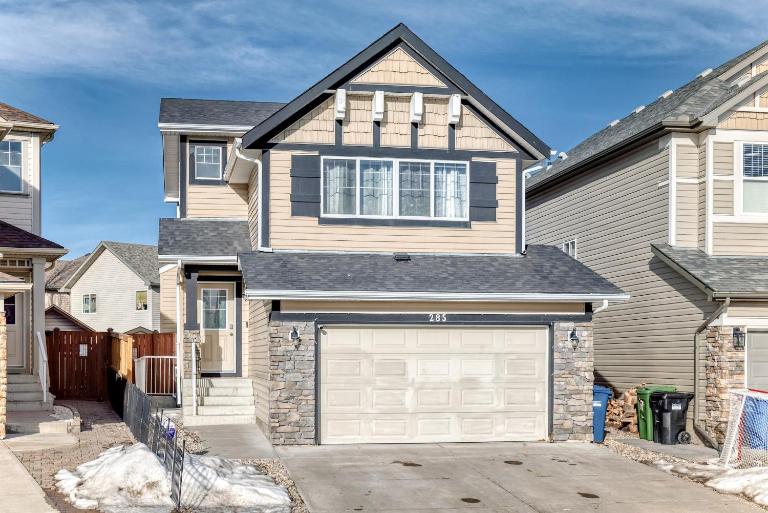 Cozy Vacation Home - B&B Calgary