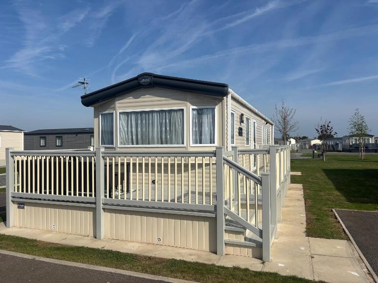 The Retreat 36 - Golden Palm Resort - Meadow Lakes Caravan Hire - B&B Chapel Saint Leonards