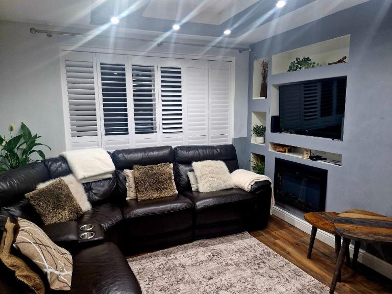 3 bed house, sleeps 5, near airport and town, outside parking free - B&B Wythenshawe