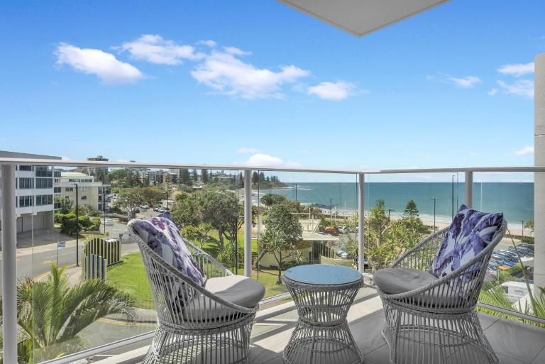 Seamist - 3 Bedroom Ocean View - B&B Caloundra