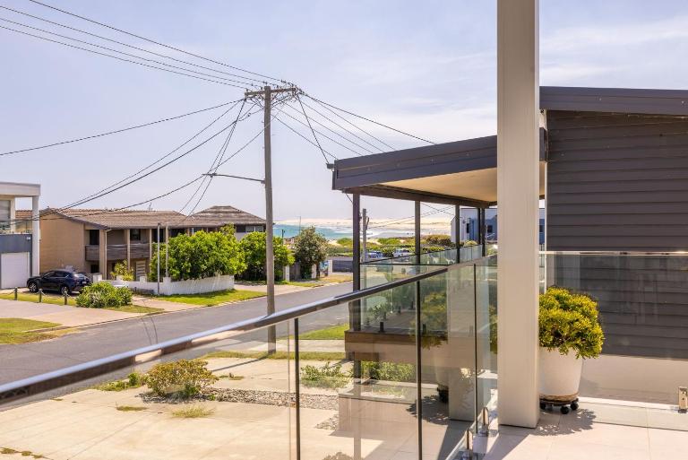 Walk on Birubi 1 WI-FI Boat Parking and Water Views - B&B Eneabba