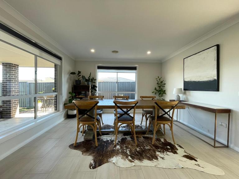 Spacious and Modern Home away from Home - B&B Eglinton