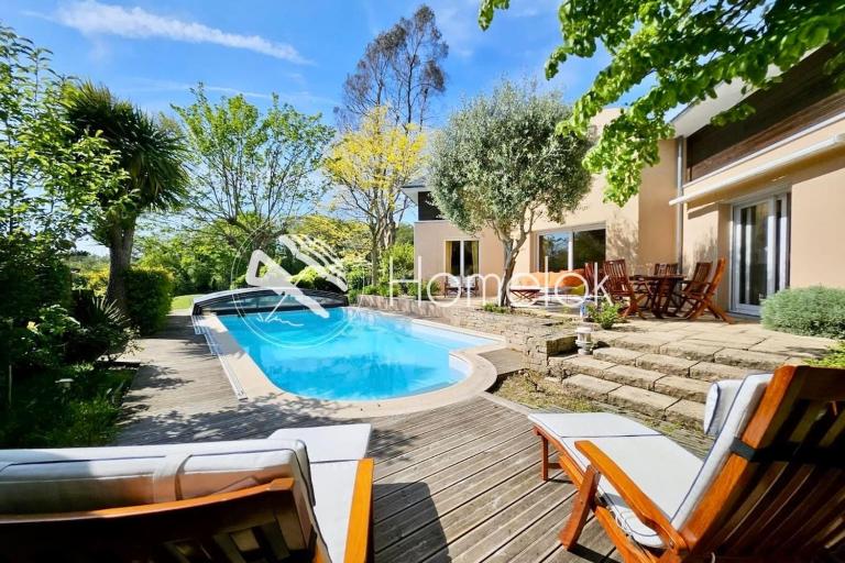 Luxury ! Villa avec piscine - Vue 180 sur le golf - Bed and Breakfast Gestel